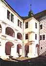 Březnice, Nádvoří zámku